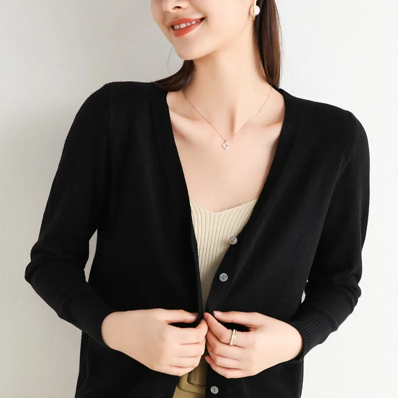 2021 Spring and Autumn New Fashion Women's Knitting Primer V-neck Thin Cardigan Short Solid Color All-match Sweater Women Jacket
2021 Spring and Autumn New Fashion Women's Knitting Primer V-neck Thin Cardigan Short Solid Color All-match Sweater Women Jacket