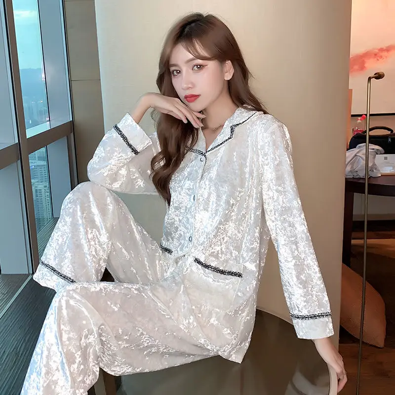 Gold velvet long-sleeved pajamas ladies suit Korean version of the net red thin coral velvet spring and autumn female pajamas 
Gold velvet long-sleeved pajamas ladies suit Korean version of the net red thin coral velvet spring and autumn female pajamas