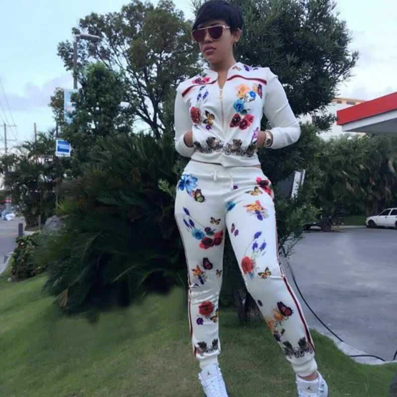 2020 Женский комплект из двух предметов с принтом бабочки и цветов, спортивный костюм для подиума, куртка для бега, подходящие брюки, спортивн... 
2020 Женский комплект из двух предметов с принтом бабочки и цветов, спортивный костюм для подиума, куртка для бега, подходящие брюки, спортивн...