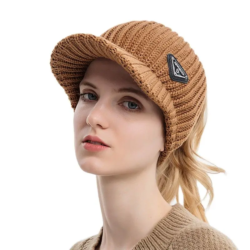 2022 New Women Winter Hat Triangle Logo Knitted Empty Top Hat Outdoor Sports and Leisure Caps Warm and Windproof Woolen Cap
2022 New Women Winter Hat Triangle Logo Knitted Empty Top Hat Outdoor Sports and Leisure Caps Warm and Windproof Woolen Cap