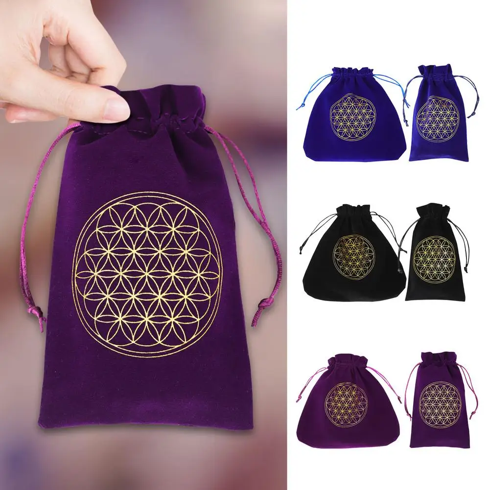 1pcs Velvet Flower of Life Tarot Storage Bag Board Game Cards Embroidery Drawstring Package Witchcraft Supplies for Altar Tarot 
1pcs Velvet Flower of Life Tarot Storage Bag Board Game Cards Embroidery Drawstring Package Witchcraft Supplies for Altar Tarot