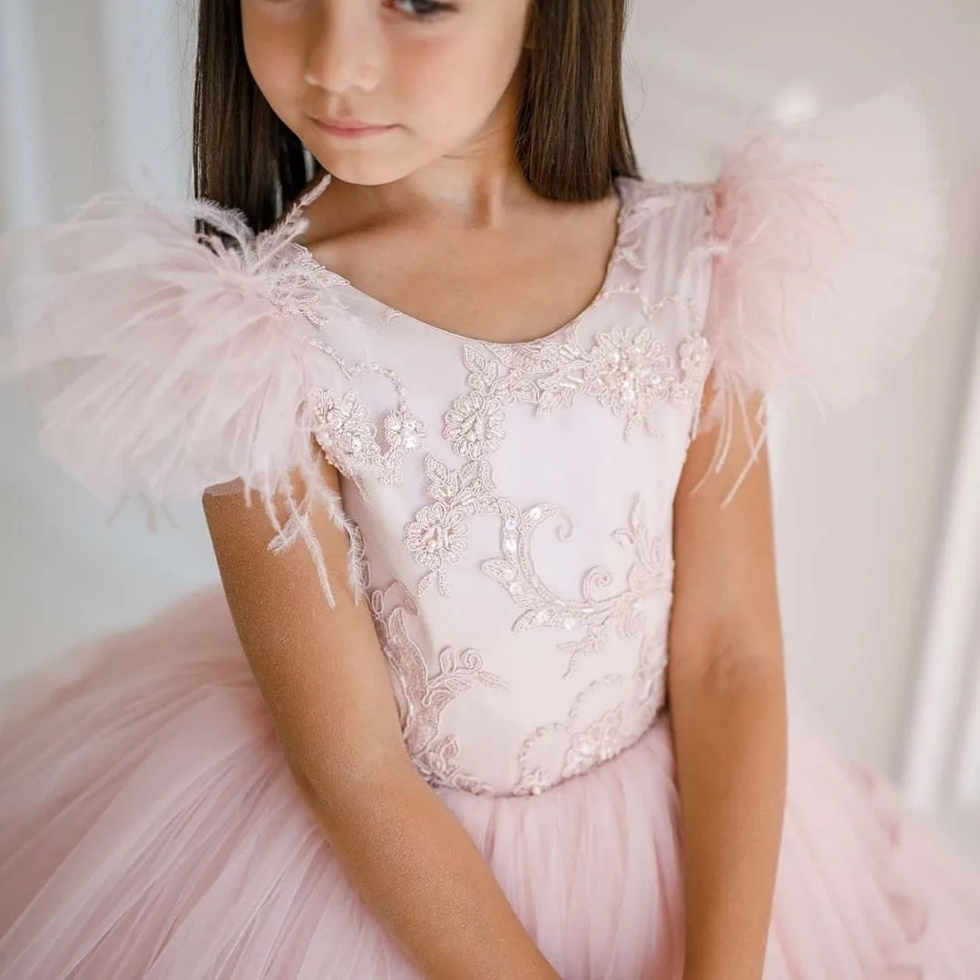Applique Puffy Flower Girl Dresses For Wedding Sleeveless Feathers Little Girl Birthday Open Back Party Gown Kids Prom Dress
Applique Puffy Flower Girl Dresses For Wedding Sleeveless Feathers Little Girl Birthday Open Back Party Gown Kids Prom Dress