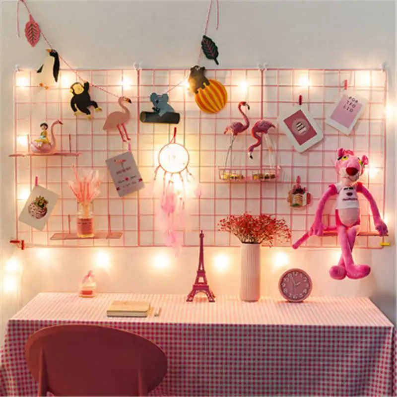 Metal Mesh Grid Wall Hanging Photo Frame Multi-Function Panel Postcards Mesh Frame Wall Art Display Storage Rack DIY Decoration
Metal Mesh Grid Wall Hanging Photo Frame Multi-Function Panel Postcards Mesh Frame Wall Art Display Storage Rack DIY Decoration