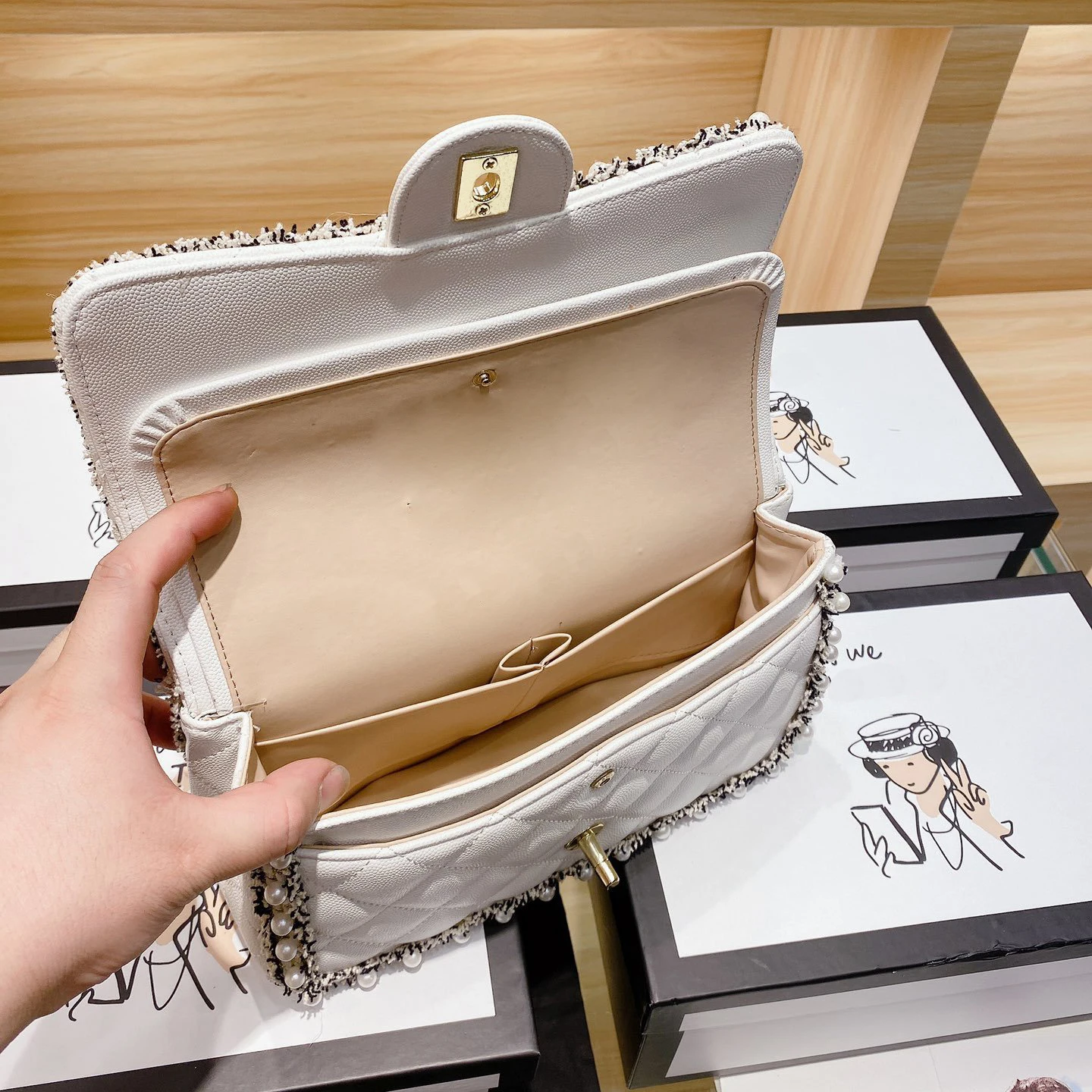 With logo Bags for women Spring and summer trend fashion Chain small square bag Pearl decoration bag One shoulder Messenger bag
With logo Bags for women Spring and summer trend fashion Chain small square bag Pearl decoration bag One shoulder Messenger bag
