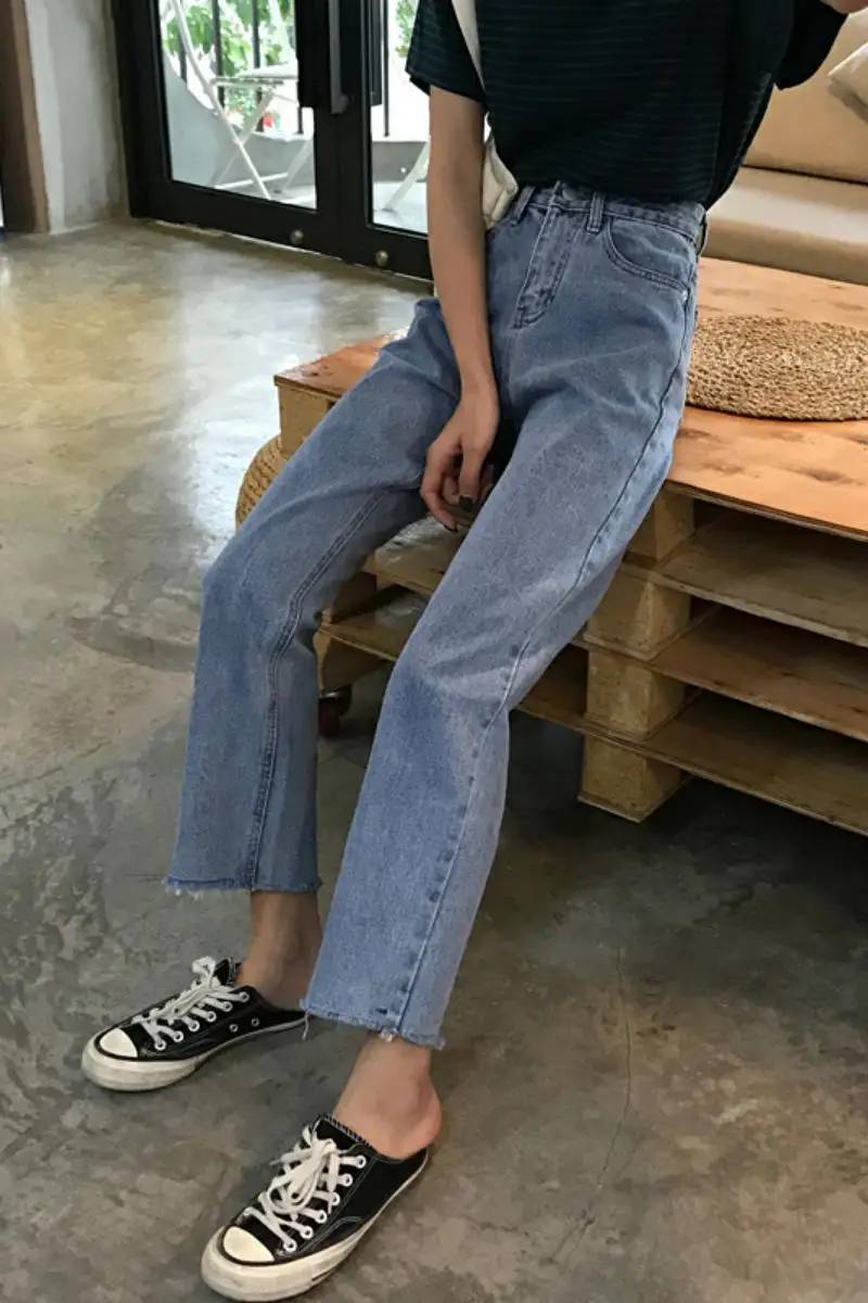 Women's Vintage high waist zipper loose denim wide leg pants light blue simple casual burr design denim pants Tall Women
Women's Vintage high waist zipper loose denim wide leg pants light blue simple casual burr design denim pants Tall Women