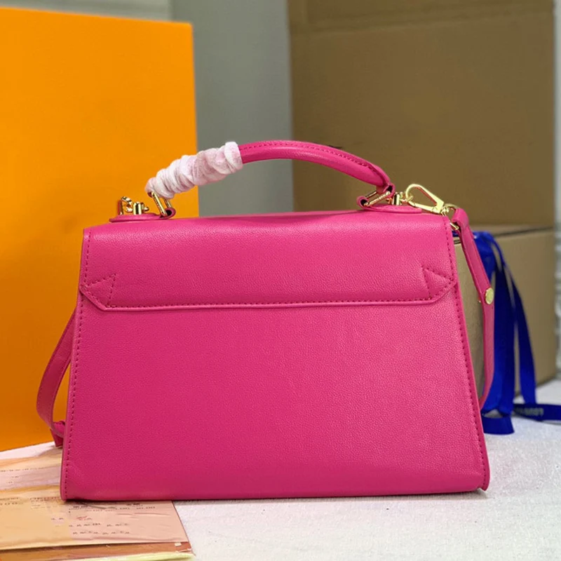 The new 2021 fashion handbags luxury original shoulders inclined shoulder bag, function square lady handbags can be worn 
The new 2021 fashion handbags luxury original shoulders inclined shoulder bag, function square lady handbags can be worn