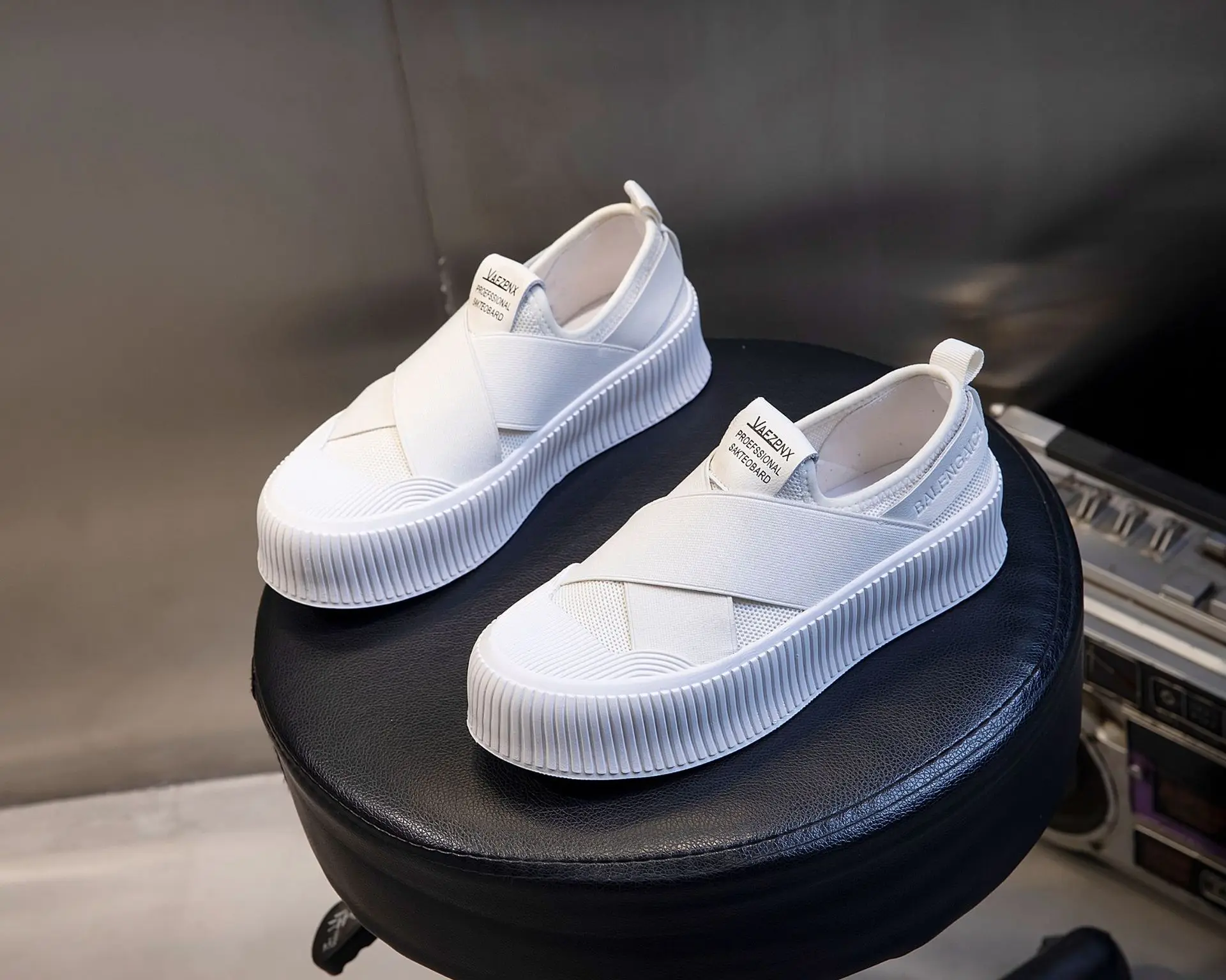 2021 Genuine Leather Summer Women Casual White Shoes Breathable Lightweight White Sneakers For Women Platform Vulcanized Shoes
2021 Genuine Leather Summer Women Casual White Shoes Breathable Lightweight White Sneakers For Women Platform Vulcanized Shoes