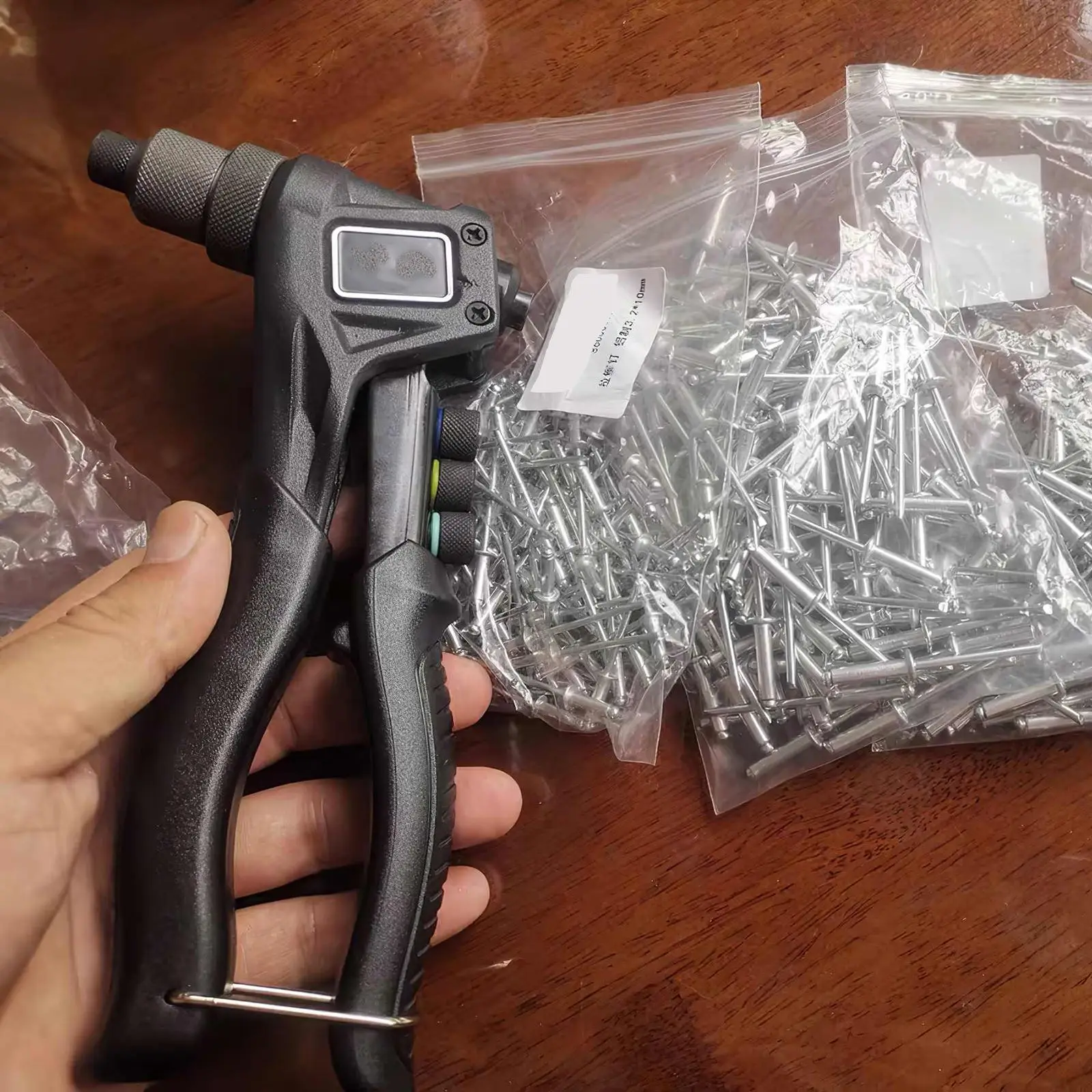 BT-902 Riveter Nut Gun Tool Hand Insert Rivet Nut Tool Manual Mandrels 2.4/3.2/4/4.8mm Riveting Tool Kits
BT-902 Riveter Nut Gun Tool Hand Insert Rivet Nut Tool Manual Mandrels 2.4/3.2/4/4.8mm Riveting Tool Kits