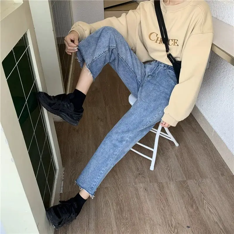 2020 new spring and autumn Korean version ins high waist loose jeans women's straight tube show thin and drooping, versatile
2020 new spring and autumn Korean version ins high waist loose jeans women's straight tube show thin and drooping, versatile
