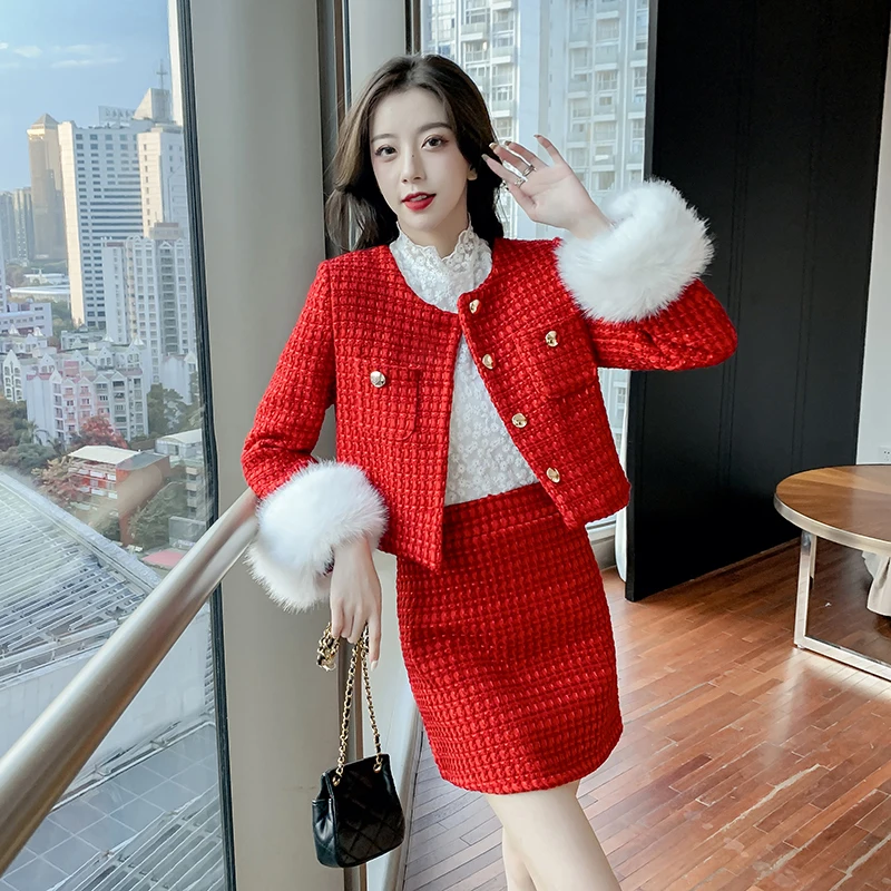 High-quality Runway Tweed Two-piece Set Women's Winter New Fashion Round Neck Plush Sleeve Tweed Jacket + High Waist Skirt Suit
High-quality Runway Tweed Two-piece Set Women's Winter New Fashion Round Neck Plush Sleeve Tweed Jacket + High Waist Skirt Suit