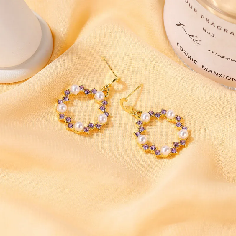 Korean style beautiful pearl wreath winding C letter pendants for earrings purple simple geometric zirconia jewelry for women
Korean style beautiful pearl wreath winding C letter pendants for earrings purple simple geometric zirconia jewelry for women