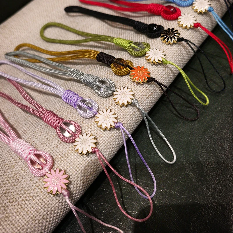 Mobile phone lanyard short hand-woven mobile phone case wrist chain small daisy pendant with pendant key u disk anti-lost rope
Mobile phone lanyard short hand-woven mobile phone case wrist chain small daisy pendant with pendant key u disk anti-lost rope