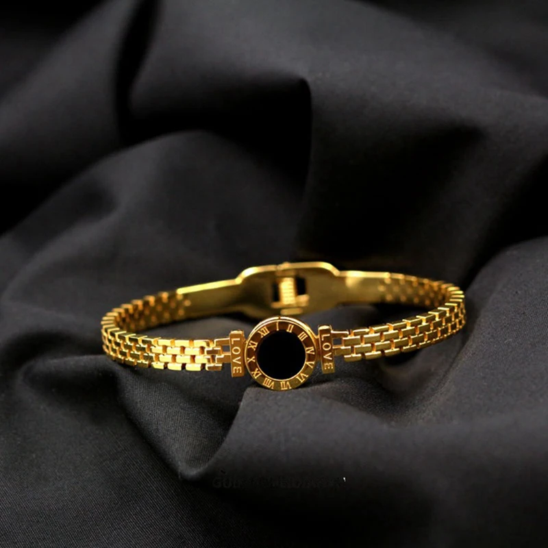 Color-fast European and American fashion gold disc love letter bracelet female simple and versatile titanium steel hand ring
Color-fast European and American fashion gold disc love letter bracelet female simple and versatile titanium steel hand ring
