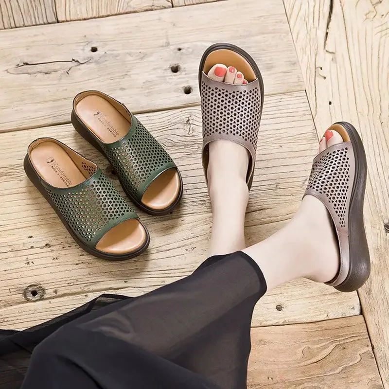 Ethnic style retro mother slippers women's outer wear leather comfortable flat bottom middle-aged and elderly thick bottom hole
Ethnic style retro mother slippers women's outer wear leather comfortable flat bottom middle-aged and elderly thick bottom hole