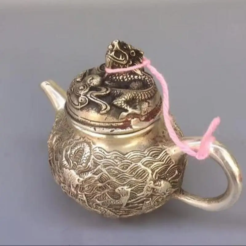 Collection Chinese Tibetan Silver Carved Dragon Copper Teapot Wine Pot Water Pot Home Decoration Crafts
Collection Chinese Tibetan Silver Carved Dragon Copper Teapot Wine Pot Water Pot Home Decoration Crafts