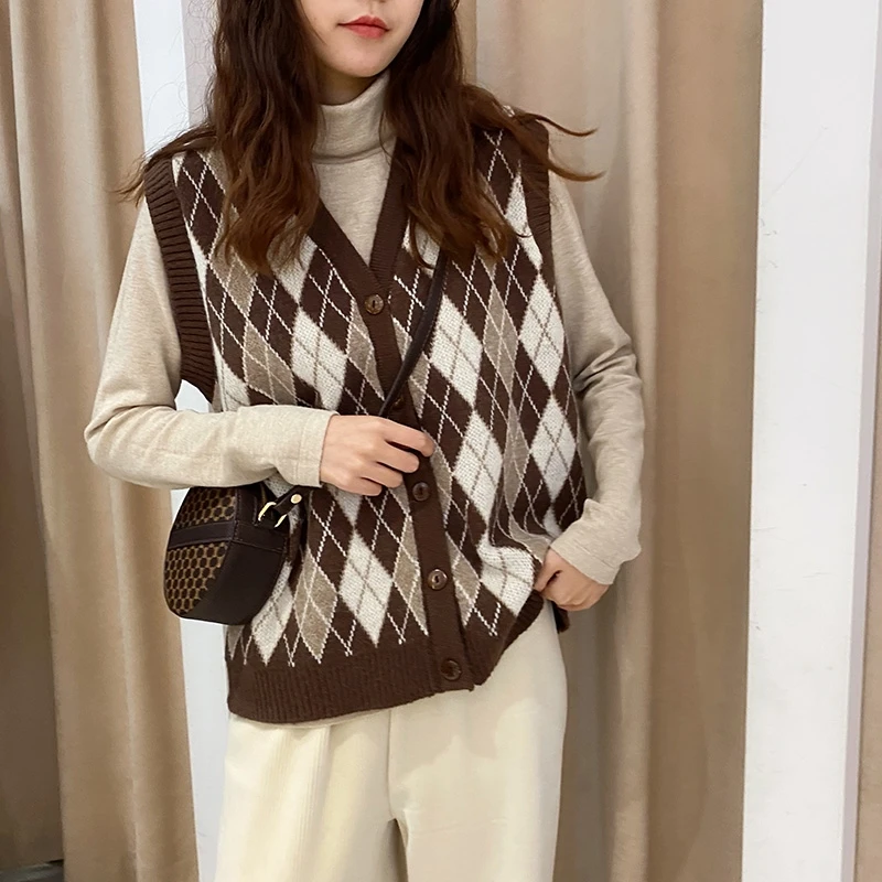 Women Korean Sweater Vest Knitting Pullovers Sleeveless Waistcoat Vintage Cardigan Geometric Argyle V Neck Female Sweaters Tops
Women Korean Sweater Vest Knitting Pullovers Sleeveless Waistcoat Vintage Cardigan Geometric Argyle V Neck Female Sweaters Tops