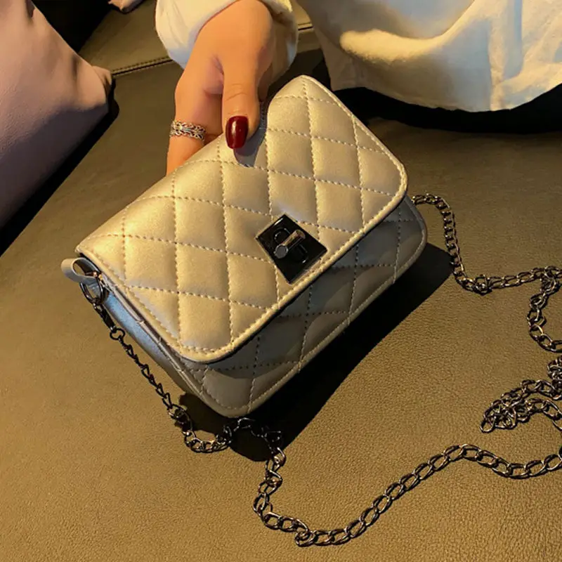 Women's Bag Mini Bag Small Fragrance Wind Diamond Chain Bag Super-fire One-shoulder Oblique Bag Satchels 
Women's Bag Mini Bag Small Fragrance Wind Diamond Chain Bag Super-fire One-shoulder Oblique Bag Satchels