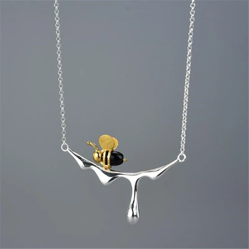 Cute Little Bee Honey Water Drop Pendant Necklace Clavicle Chain Necklace for Women Creative Exquisite Jewelry
Cute Little Bee Honey Water Drop Pendant Necklace Clavicle Chain Necklace for Women Creative Exquisite Jewelry