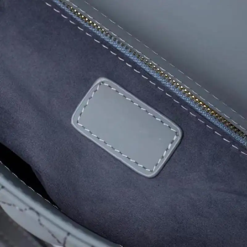 2021 new fashion classic trend leather Diana handbag handbag, shoulder bag, cross-body bag, multi-color optional
2021 new fashion classic trend leather Diana handbag handbag, shoulder bag, cross-body bag, multi-color optional