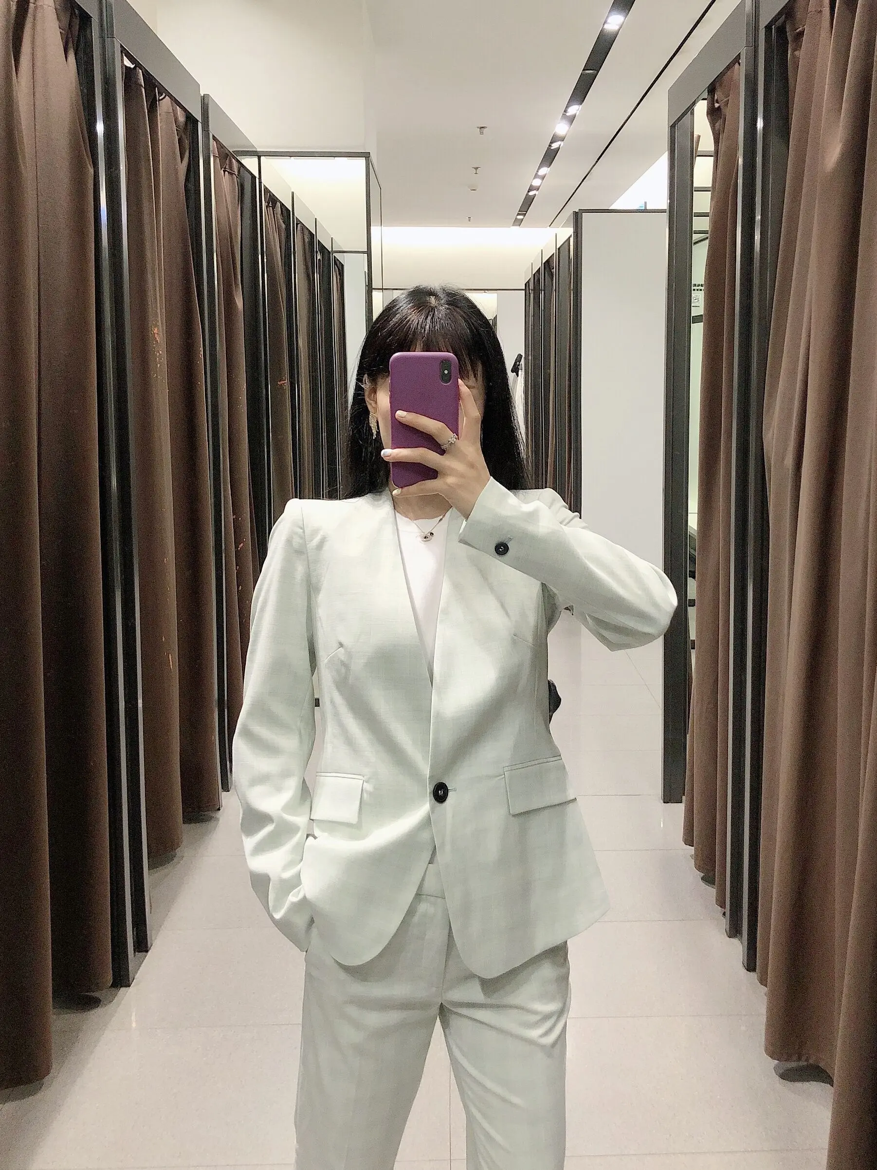 Xiaoxiangfeng bf series V-neck long-sleeved one-button slim suit jacket professional casual pants suit
Xiaoxiangfeng bf series V-neck long-sleeved one-button slim suit jacket professional casual pants suit