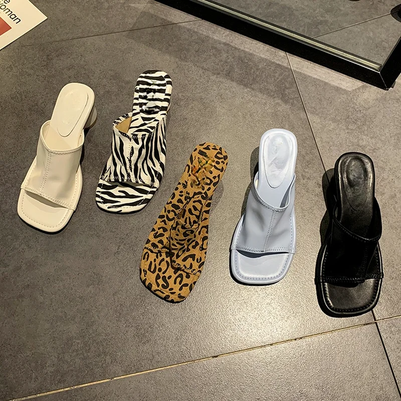 Slippers for Women's Outer Wear 2021 Summer New Leopard Print Trendy Thick Heel Fashion Open Toe High Heel Flip Flops
Slippers for Women's Outer Wear 2021 Summer New Leopard Print Trendy Thick Heel Fashion Open Toe High Heel Flip Flops