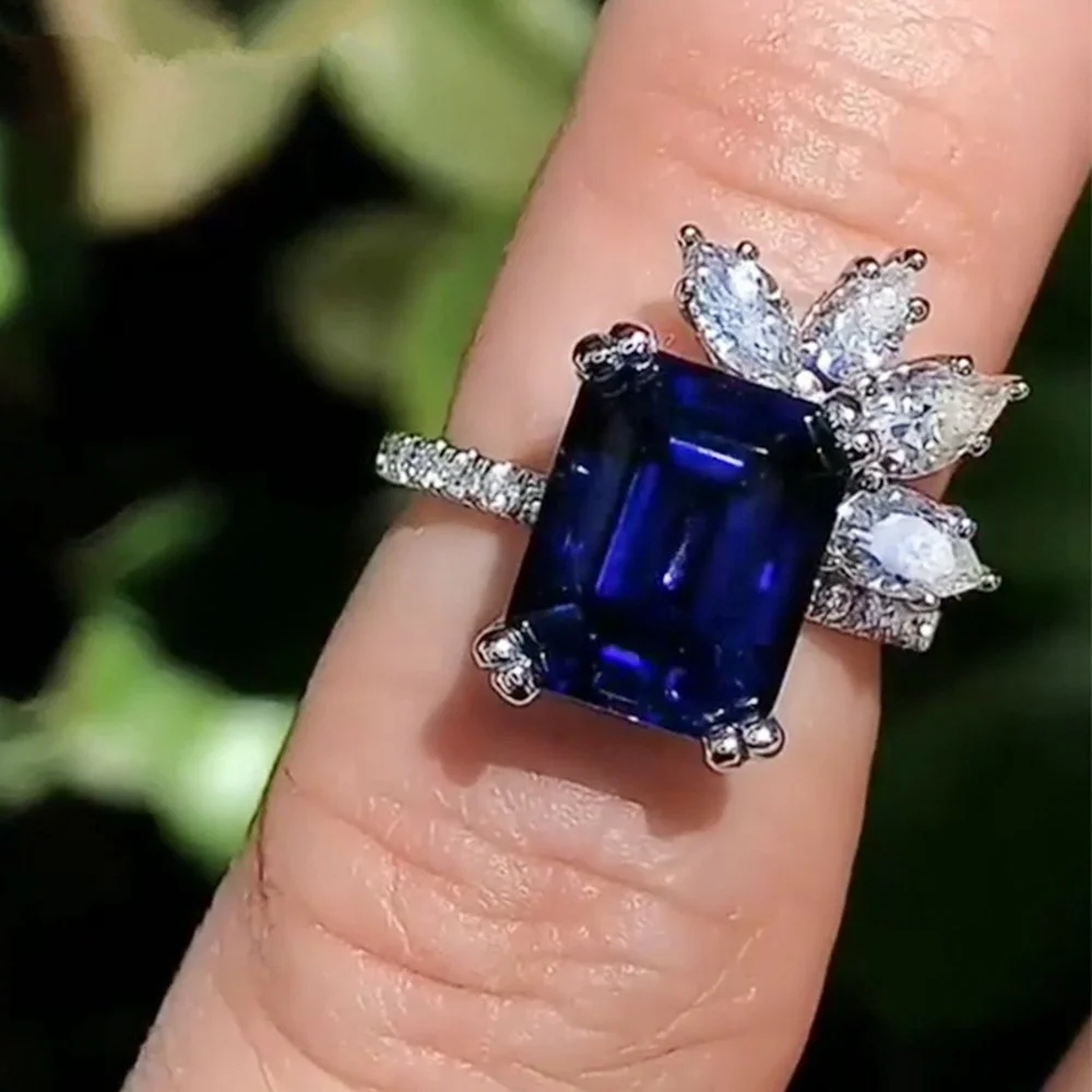 Luxury Floral Ladies Ring Fashion Blue Diamond Zircon Copper Plated Platinum Jewelry for Women Engagement Party Gifts
Luxury Floral Ladies Ring Fashion Blue Diamond Zircon Copper Plated Platinum Jewelry for Women Engagement Party Gifts
