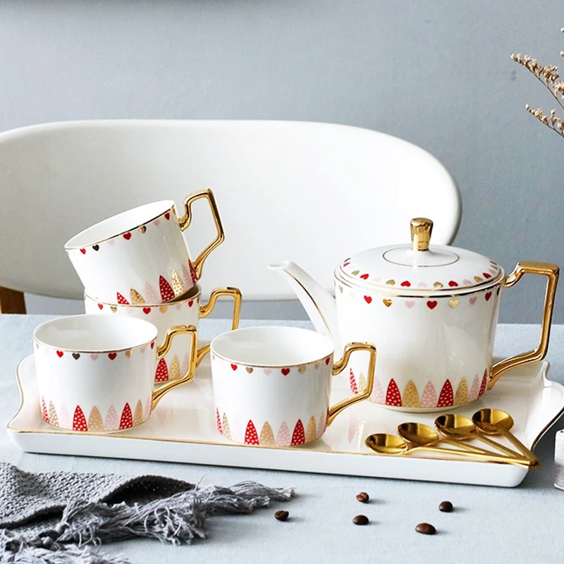 European Luxurious Ceramic Coffee Cup Set Porcelain Tea Set British afternoon tea cup Mug Teapot Teaware Gift Box
European Luxurious Ceramic Coffee Cup Set Porcelain Tea Set British afternoon tea cup Mug Teapot Teaware Gift Box