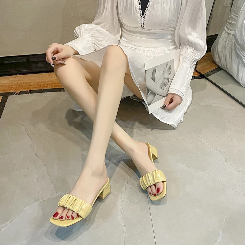 Women Sandals 2021 Summer Square Heel Comfortable Pleated Strap Slippers Fashion Ladies Simple Open Toe White Casual Woman Shoes
Women Sandals 2021 Summer Square Heel Comfortable Pleated Strap Slippers Fashion Ladies Simple Open Toe White Casual Woman Shoes