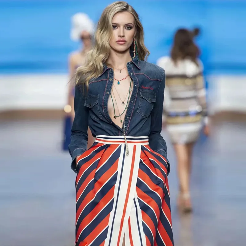 Runway Designers Set 2020 Autumn Elegant Turn-down Collar Long Sleeve Denim Top+striped Printed Midi Skirt Two Piece Set
Runway Designers Set 2020 Autumn Elegant Turn-down Collar Long Sleeve Denim Top+striped Printed Midi Skirt Two Piece Set