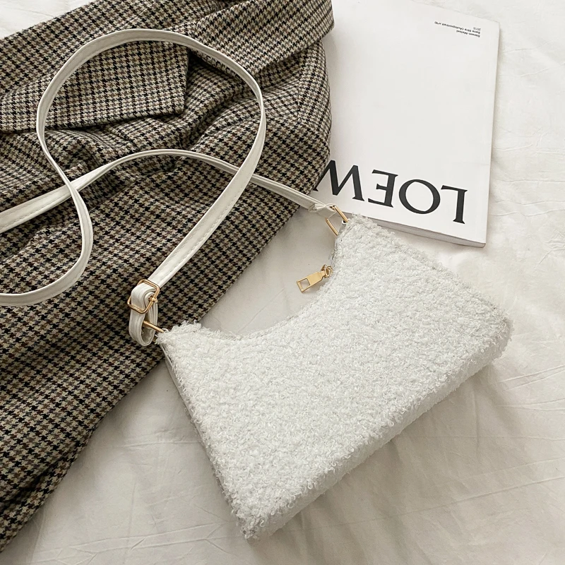 Solid Color Faux Fur Shoulder Bag for Women Fashion Plush Ladies Evening Clutch Purses Handbags Female Furry Crossbody Bags
Solid Color Faux Fur Shoulder Bag for Women Fashion Plush Ladies Evening Clutch Purses Handbags Female Furry Crossbody Bags