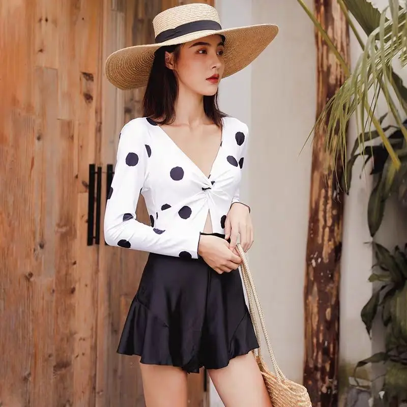 Swimsuit Ladies Korean Conservative Long-Sleeved Sexy Covering Belly Boxer One-Piece Skirt Student Slimming Hot Spring Swimwear
Swimsuit Ladies Korean Conservative Long-Sleeved Sexy Covering Belly Boxer One-Piece Skirt Student Slimming Hot Spring Swimwear