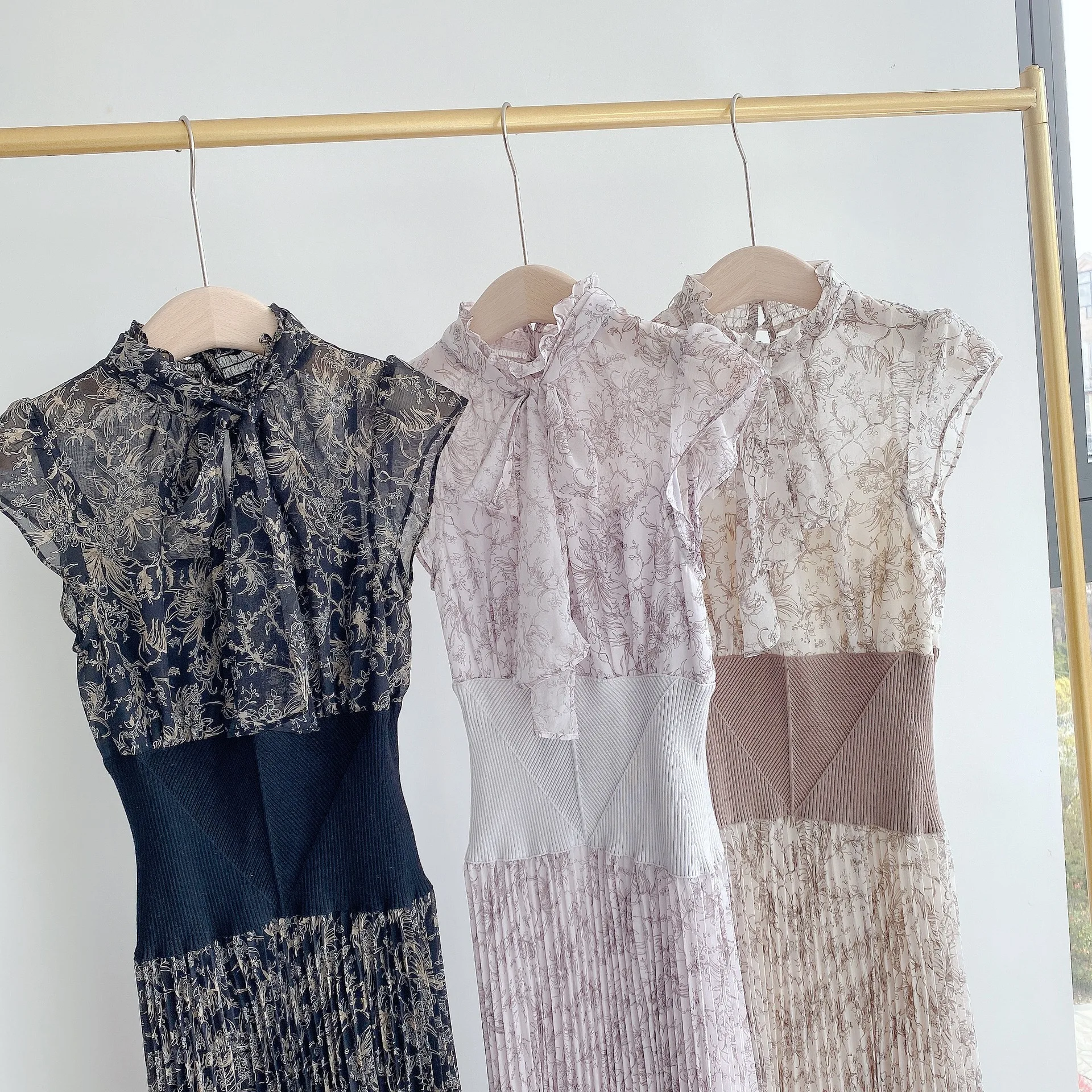 Japanese elegant Flying Sleeves Dress Fashion Printed Thread Stitching High Waist Floral Dress 2021 Summer Sweet maxi Dress
Japanese elegant Flying Sleeves Dress Fashion Printed Thread Stitching High Waist Floral Dress 2021 Summer Sweet maxi Dress