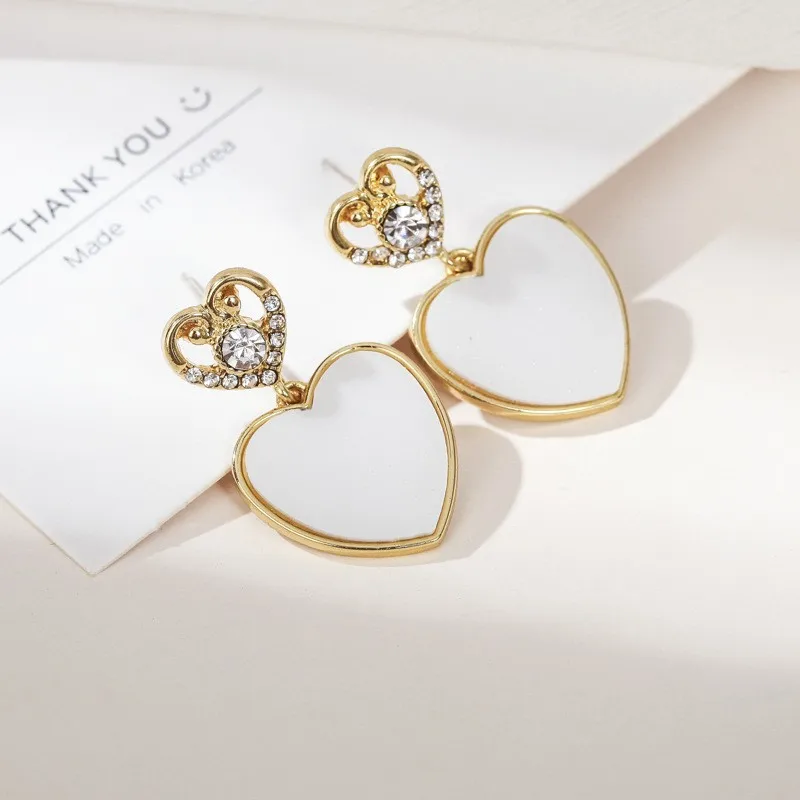 Elegant White Acrylic Heart Love Shaped Stud Earrings with Rhinestone Crystal Zircon for Women Female Party Wedding Jewelry
Elegant White Acrylic Heart Love Shaped Stud Earrings with Rhinestone Crystal Zircon for Women Female Party Wedding Jewelry