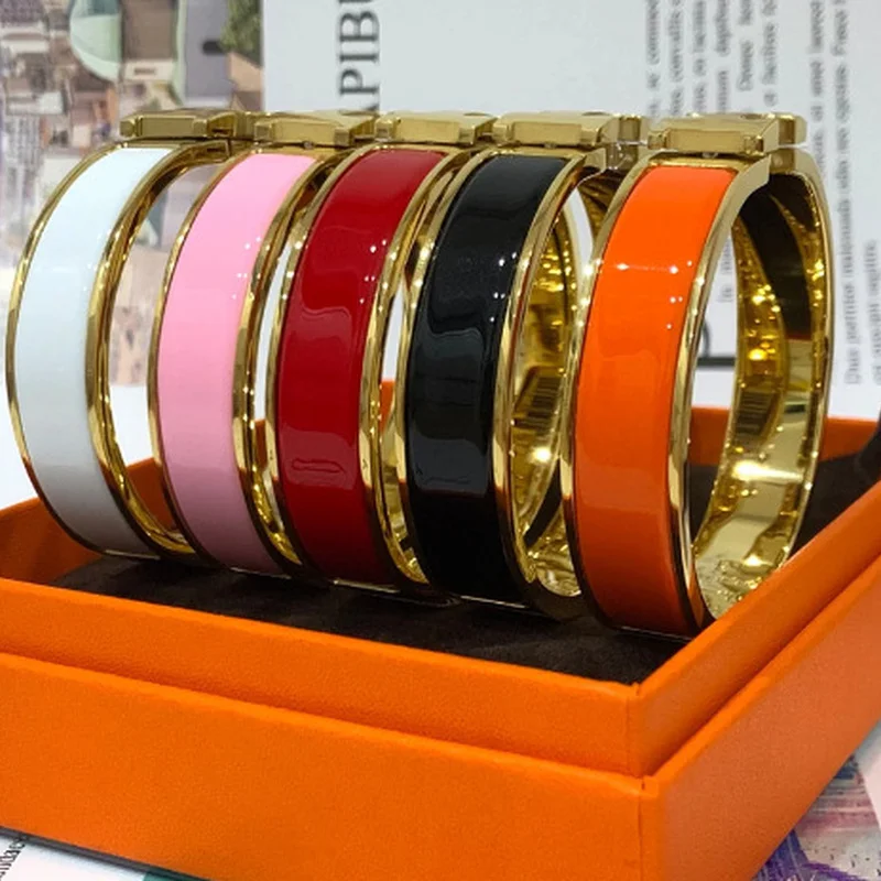 Женский браслет с буквой H из титановой стали, дизайнерская бижутерия из нержавеющей стали, аксессуары с красной эмалью, новинка 2021
Женский браслет с буквой H из титановой стали, дизайнерская бижутерия из нержавеющей стали, аксессуары с красной эмалью, новинка 2021