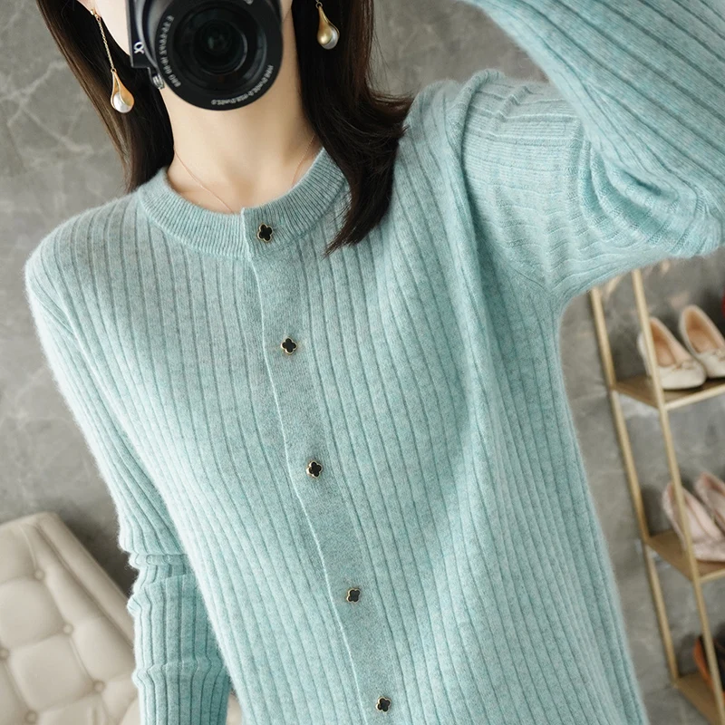 Elegant long-sleeved wool sweater women's new 2021 single-breasted women's O-neck cardigan soft and flexible knitted jacket
Elegant long-sleeved wool sweater women's new 2021 single-breasted women's O-neck cardigan soft and flexible knitted jacket