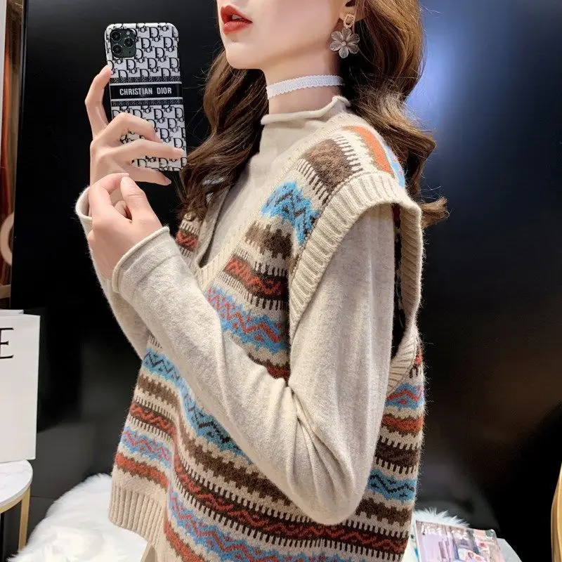 Western style spring and autumn retro knitted vest women's vest V-neck loose Korean style vest for outer wear
Western style spring and autumn retro knitted vest women's vest V-neck loose Korean style vest for outer wear