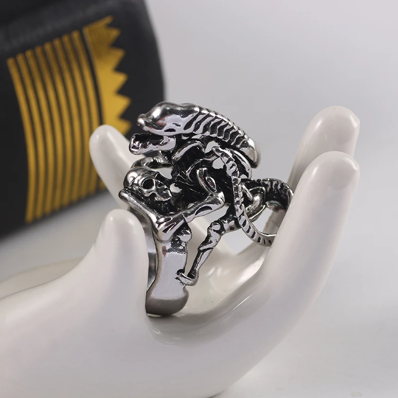 Retro Men's Ring Punk Style 2020 Autumn And Winter New Hip-hop Personality Animal Lizard Alloy Ring Jewelry Gift
Retro Men's Ring Punk Style 2020 Autumn And Winter New Hip-hop Personality Animal Lizard Alloy Ring Jewelry Gift