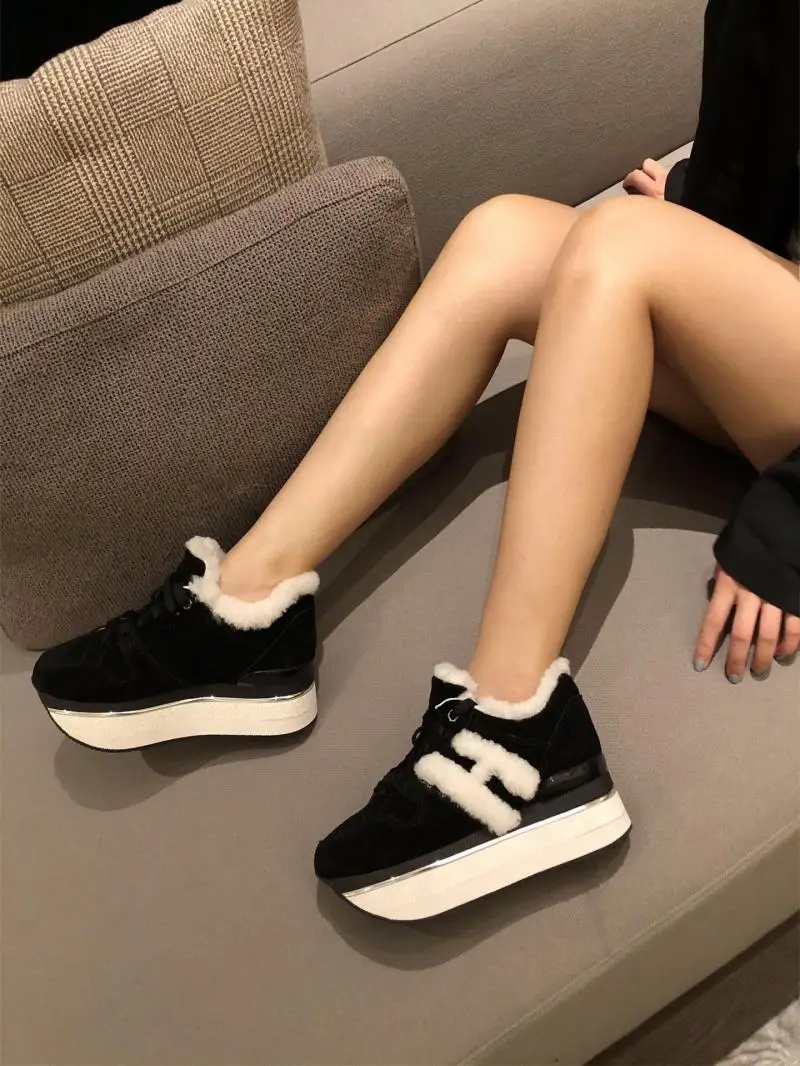 2021 Lace Up Wool Thick-soeld Platform Casual Woman Sneakers Height Increase H Letter Designer Brand Shoes Black Brown Shoes
2021 Lace Up Wool Thick-soeld Platform Casual Woman Sneakers Height Increase H Letter Designer Brand Shoes Black Brown Shoes