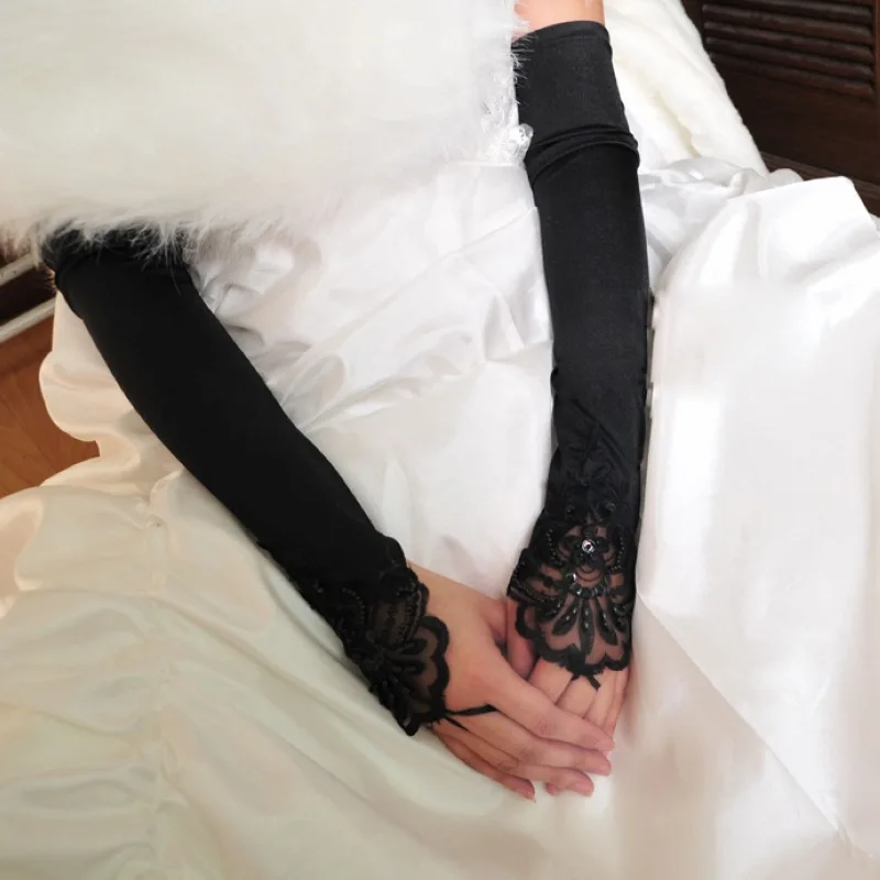 Свадебное платье с вуалью перчатки удлиненные маленькие цветочные вышитые без