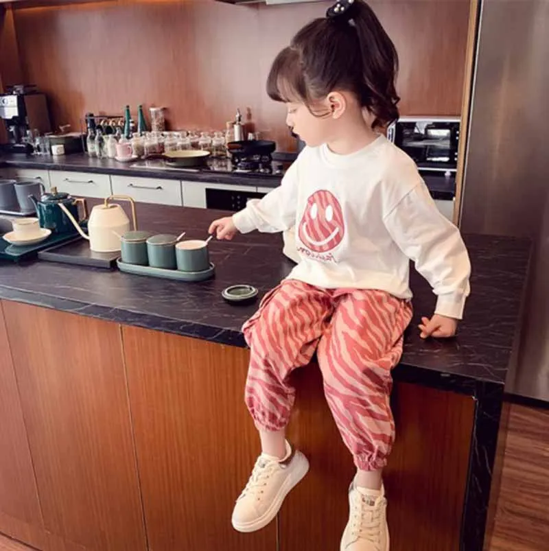 Baby Girls Children Cute Cartoon Smiley Top+Camouflage Pant 2pc Sets Clothing Kids Autumn Newest Long Sleeve Sports Casual Suit
Baby Girls Children Cute Cartoon Smiley Top+Camouflage Pant 2pc Sets Clothing Kids Autumn Newest Long Sleeve Sports Casual Suit