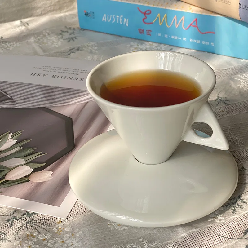 Pure white creative simple ceramic bone china couple coffee cup dish Italian espresso cup Mini coffee cup coffee cup coffee mug
Pure white creative simple ceramic bone china couple coffee cup dish Italian espresso cup Mini coffee cup coffee cup coffee mug