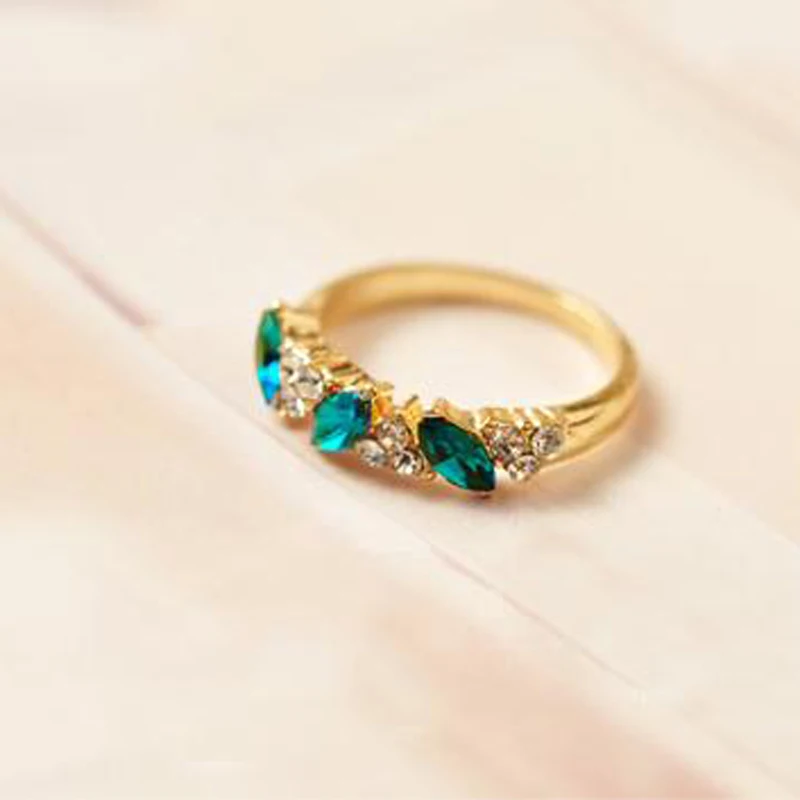 Sweet retro feel imitation emerald ring female 
Sweet retro feel imitation emerald ring female