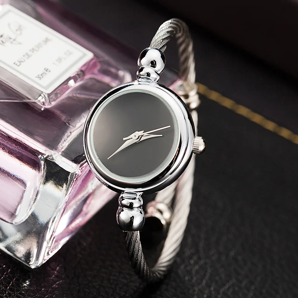 New Spring Watches Girls' Joker Student Watches Creative Bracelets Buttonless Alloy With Foreign Trade Supply
New Spring Watches Girls' Joker Student Watches Creative Bracelets Buttonless Alloy With Foreign Trade Supply