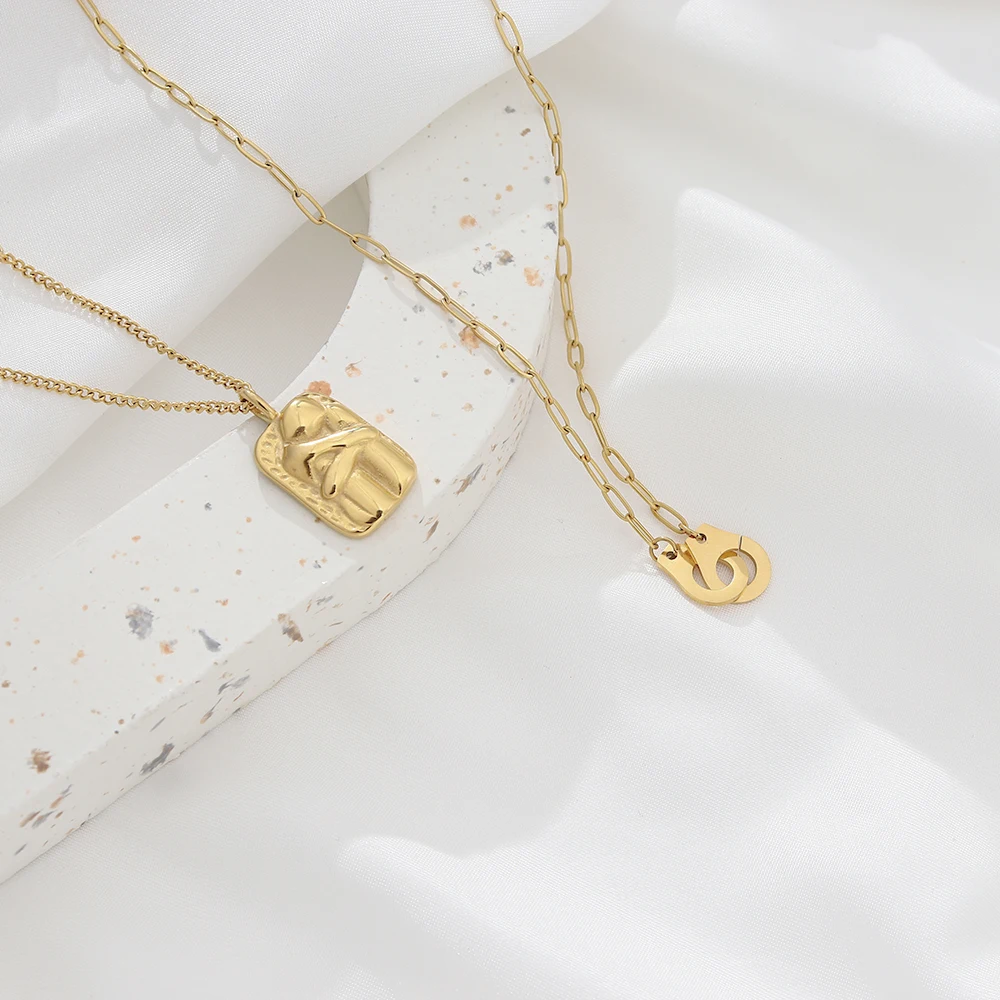 Friend Mother Gifts Golden Men Chain Necklaces for Girls 2021 Fashion Design Face Hug Pendant Stainless Steel Women Fine Jewelry
Friend Mother Gifts Golden Men Chain Necklaces for Girls 2021 Fashion Design Face Hug Pendant Stainless Steel Women Fine Jewelry