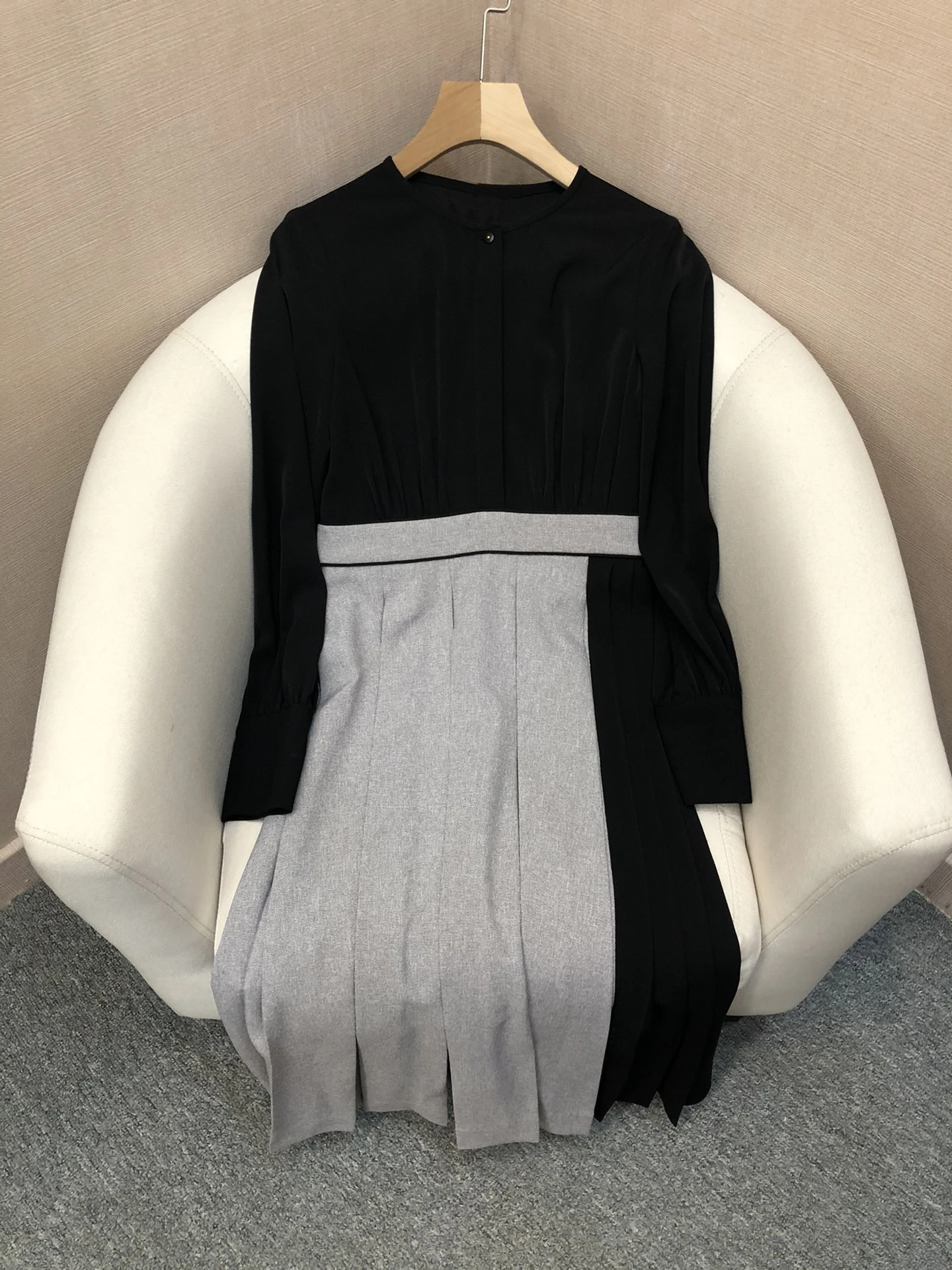 Fashion 2021 New Ladies Knit Long Sleeve Round Neck Lace Hem Irregular Dress 0106
Fashion 2021 New Ladies Knit Long Sleeve Round Neck Lace Hem Irregular Dress 0106