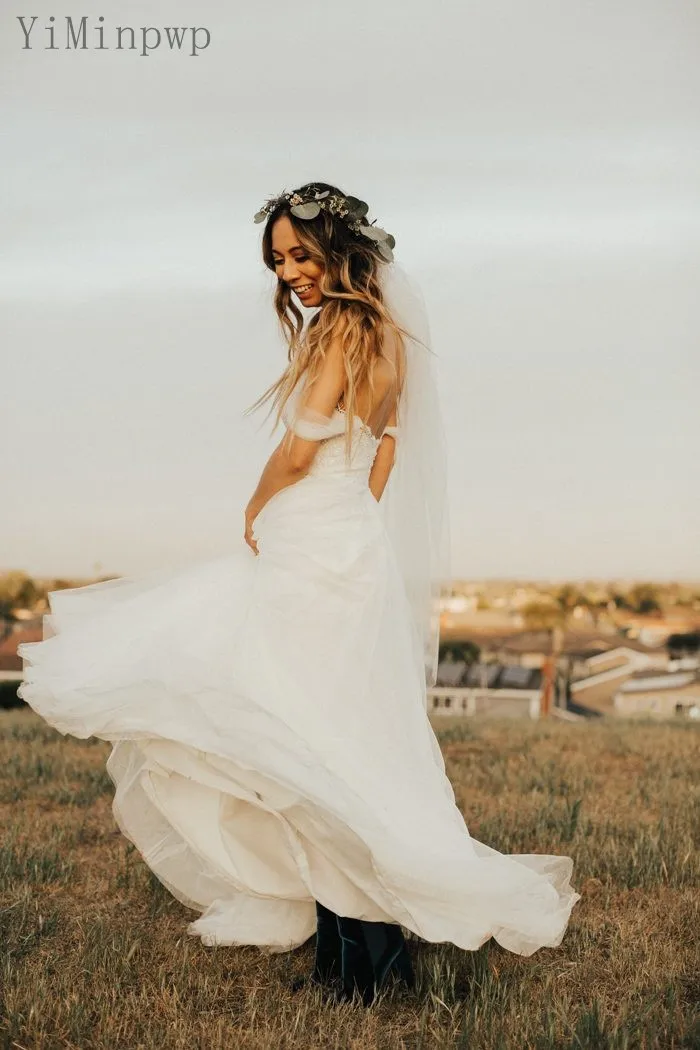 YiMinpwp Bohemian Wedding Dresses Off Shoulder Backless Sweep Train A Line Appliques Beach Country Bridal Gowns robes de mariee
YiMinpwp Bohemian Wedding Dresses Off Shoulder Backless Sweep Train A Line Appliques Beach Country Bridal Gowns robes de mariee