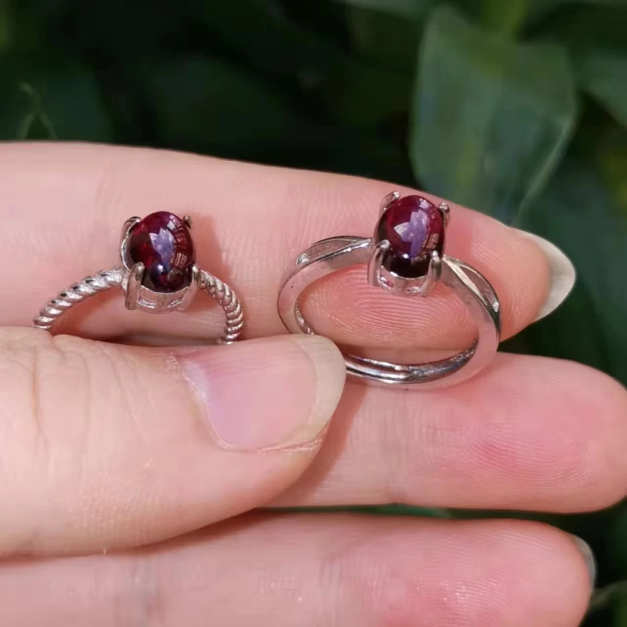 1pcs/lot pure natural purple tooth black garnet ring purple crystal Designer Jewelry Female Fashion charm adjustable gem Fuchsia
1pcs/lot pure natural purple tooth black garnet ring purple crystal Designer Jewelry Female Fashion charm adjustable gem Fuchsia