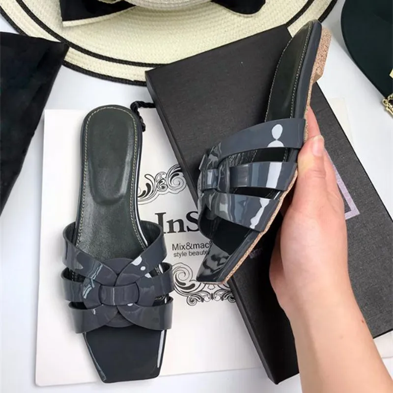 Fashion Leather Ladies Slippers Large Size Leather Flat Slippers Brand Classic Black Casual Women's Shoes Slides Roman Sandals
Fashion Leather Ladies Slippers Large Size Leather Flat Slippers Brand Classic Black Casual Women's Shoes Slides Roman Sandals