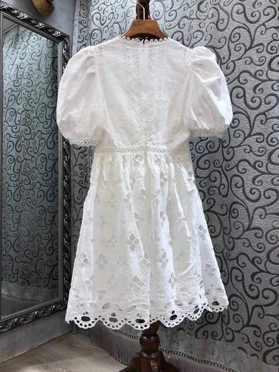 2021 early spring new women's round neck water-soluble embroidery decorative bubble short-sleeved solid color A-line dress 122
2021 early spring new women's round neck water-soluble embroidery decorative bubble short-sleeved solid color A-line dress 122