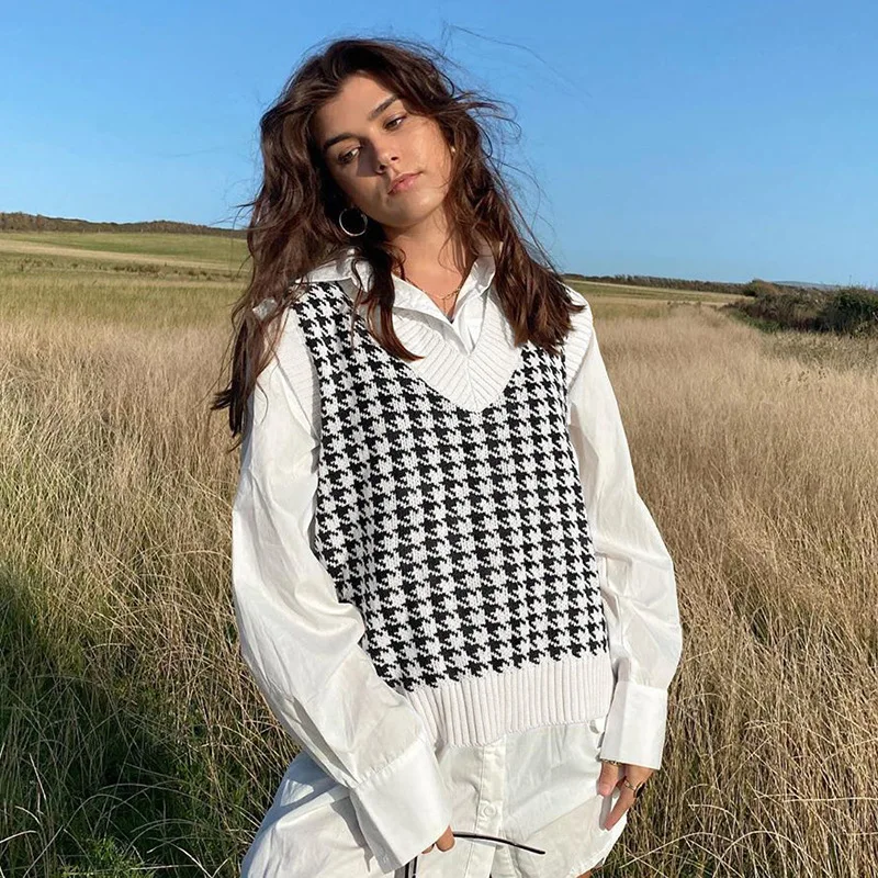 Casual Women Sweet and Versatile Loose Personality Plaid V-Neck Sleeveless Knitted Sweet Houndstooth Vest Top
Casual Women Sweet and Versatile Loose Personality Plaid V-Neck Sleeveless Knitted Sweet Houndstooth Vest Top
